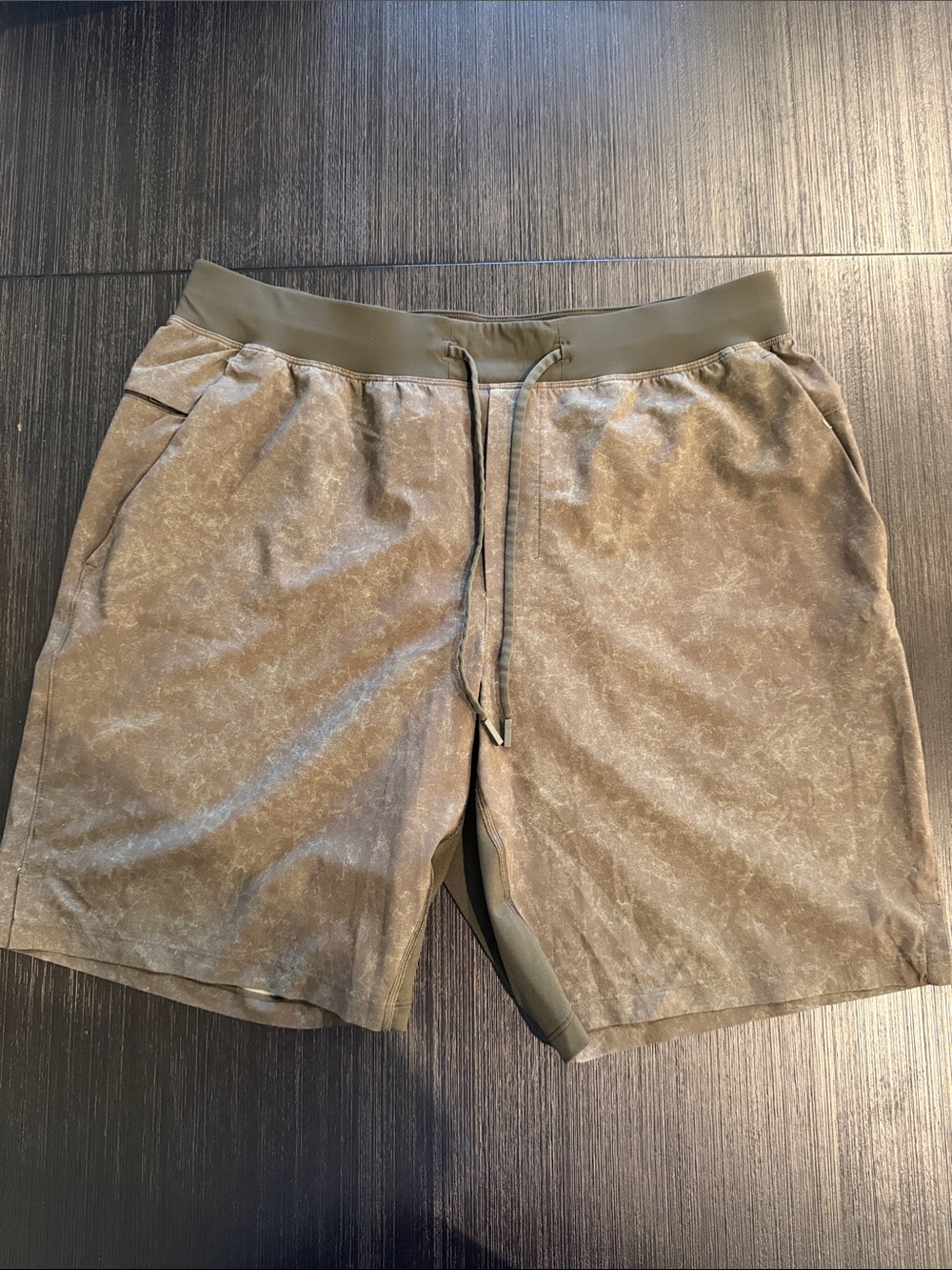 lululemon athletica Men's Olive Drawcord Hybrid Shorts size XL